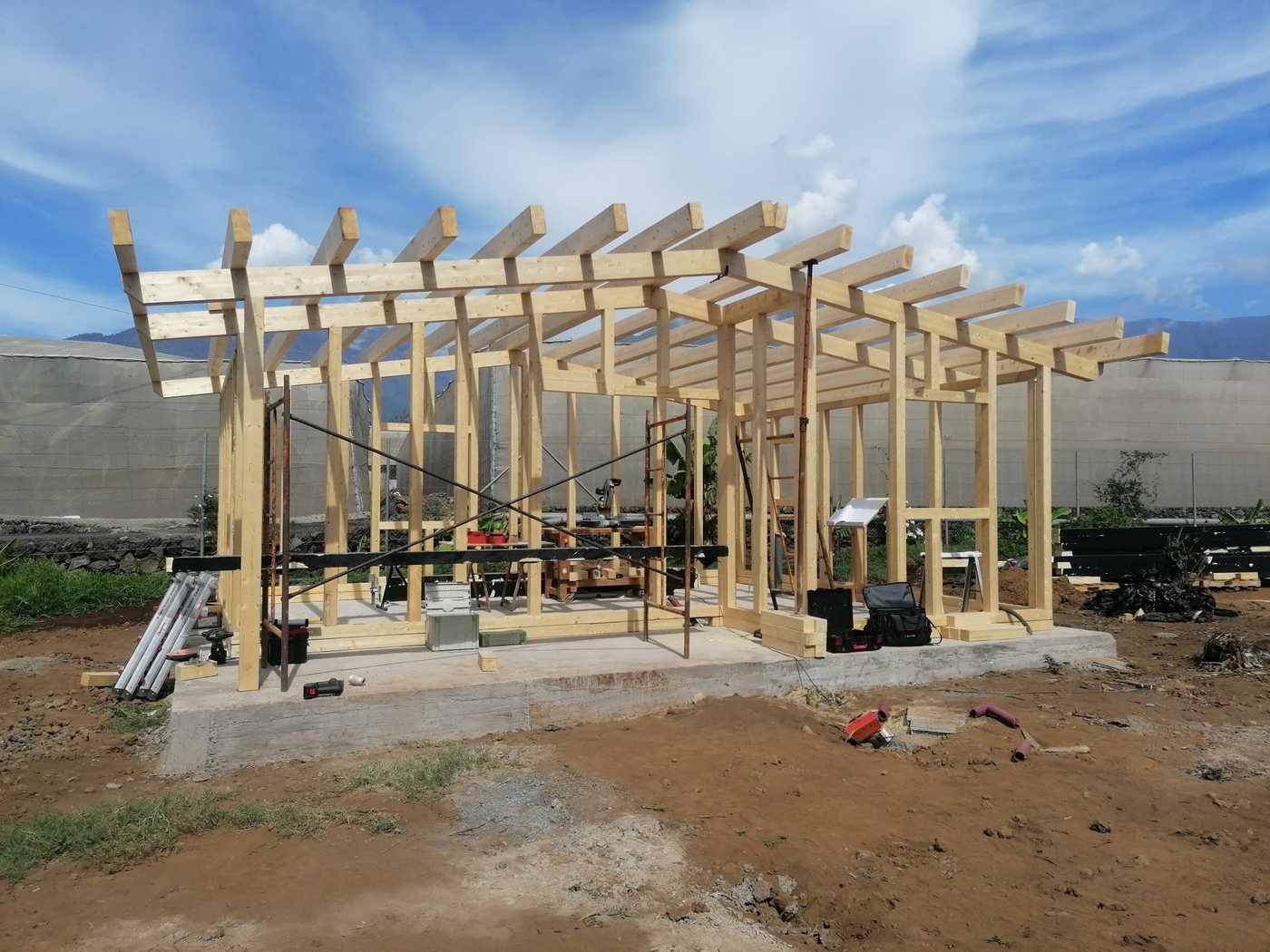 Estructura de madera y cerramiento exterior realizado por KarpinKasa en La Palma.